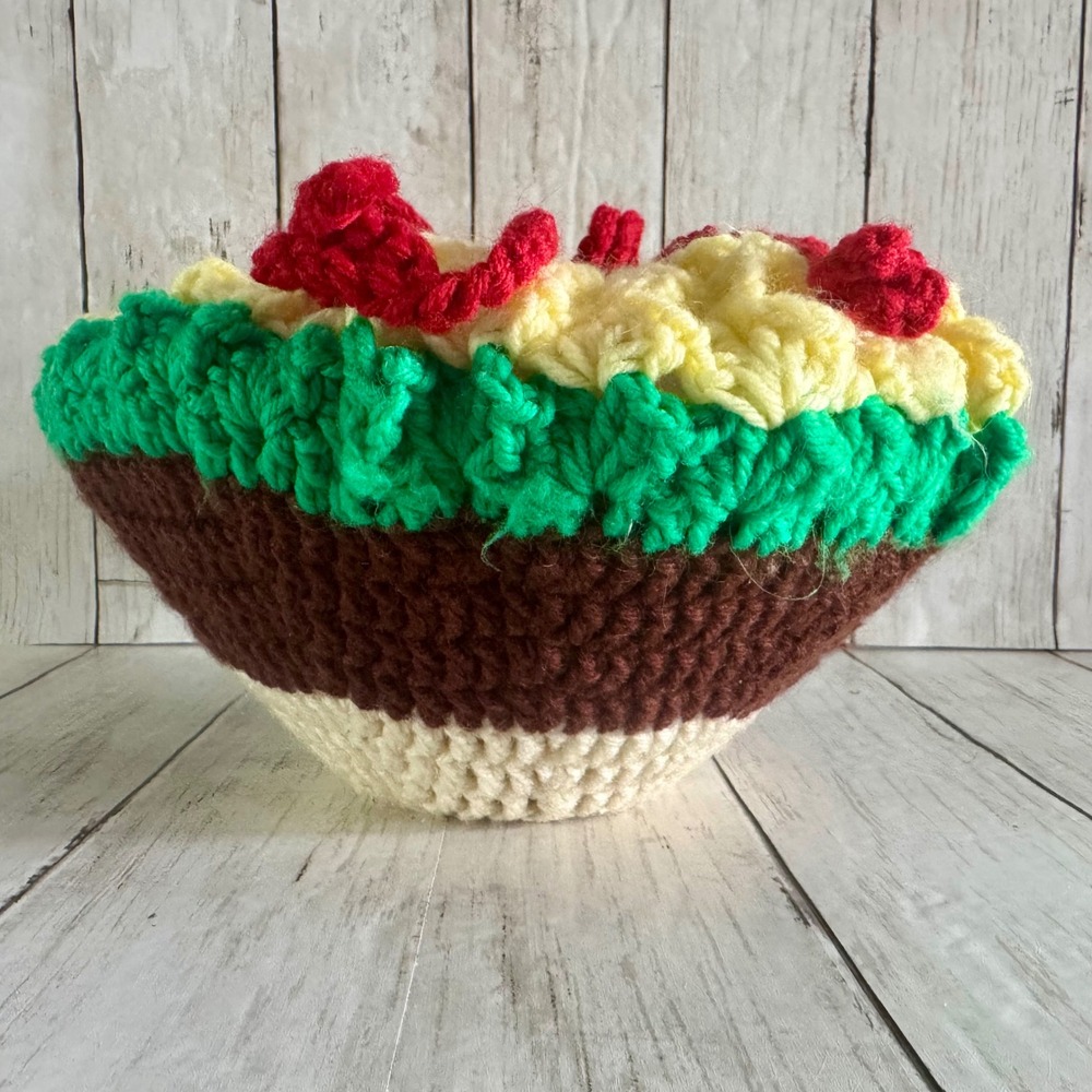 Vintage Handmade Crochet Casserole Dish Carrier Round Red Yellow Green Brown